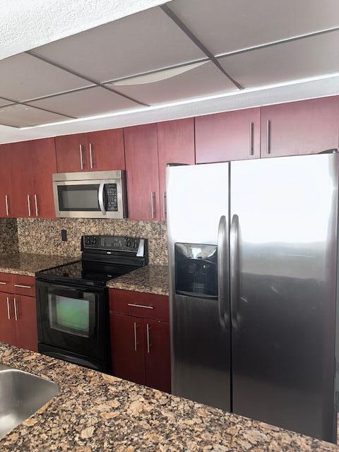PEMBROKE LAKES SECTION SEVEN - Residential Lease