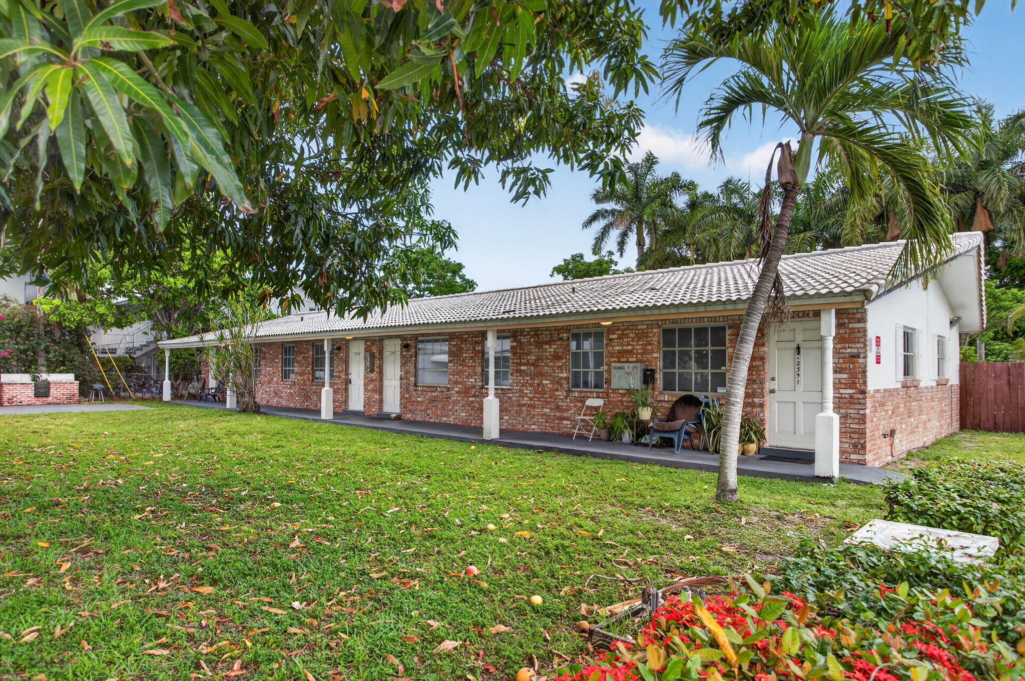 Updated 1bedroom 1 bathroom in Pompano Beach. Move right in, no waiting. Charming brick courtyard style building with central air conditioning. The  kitchen has updated countertops, wood cabinetry, and white appliances. Newer laminate flooring runs through the main living space, and a spacious closet gives you great storage. Off street parking and a quiet, established Pompano Beach neighborhood just minutes from the beach and local shopping. Small dog or cat welcome with landlord approval. Available now with fast approvals.
