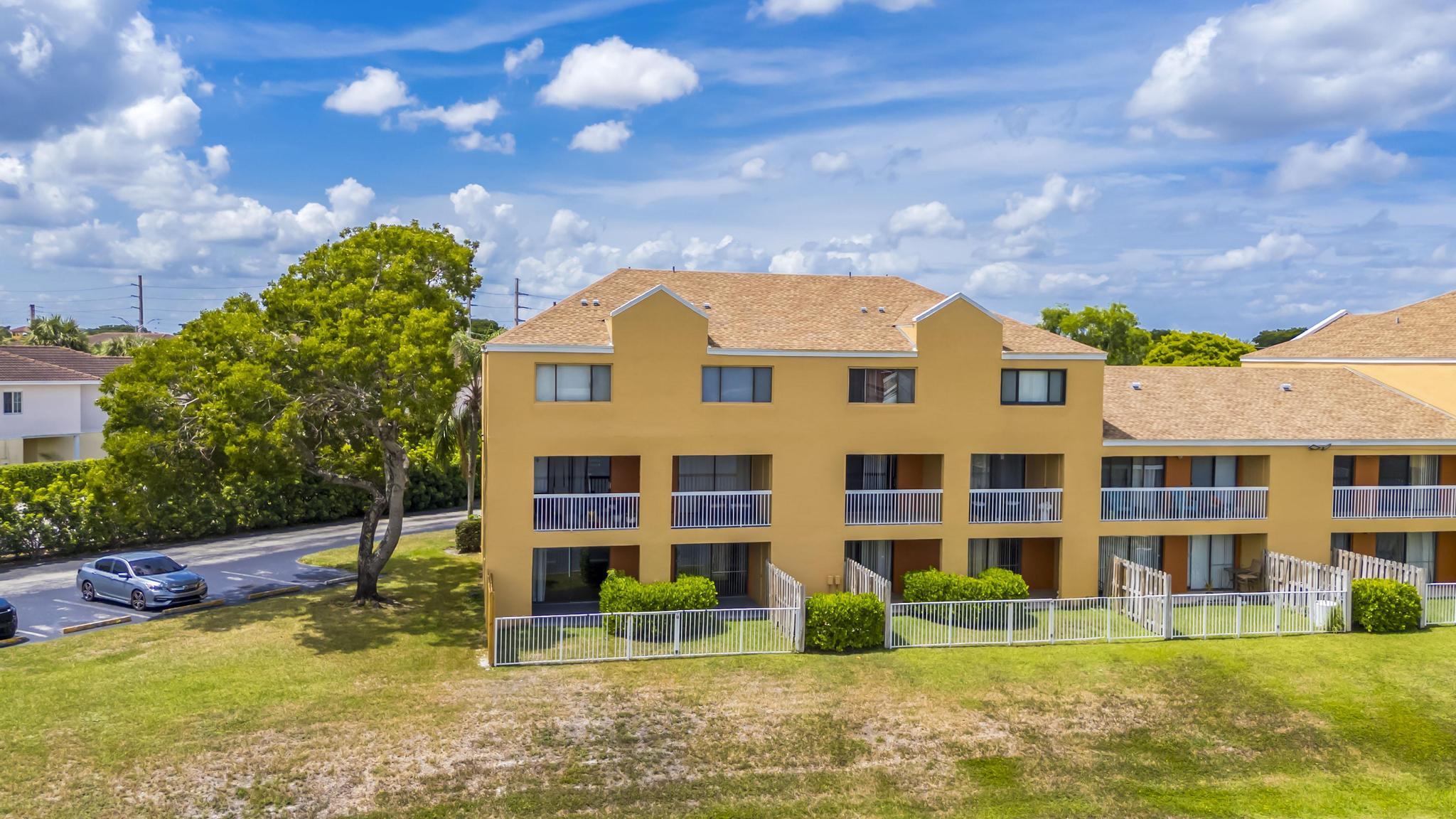 VILLAS AT LAKEVIEW CONDO - Residential