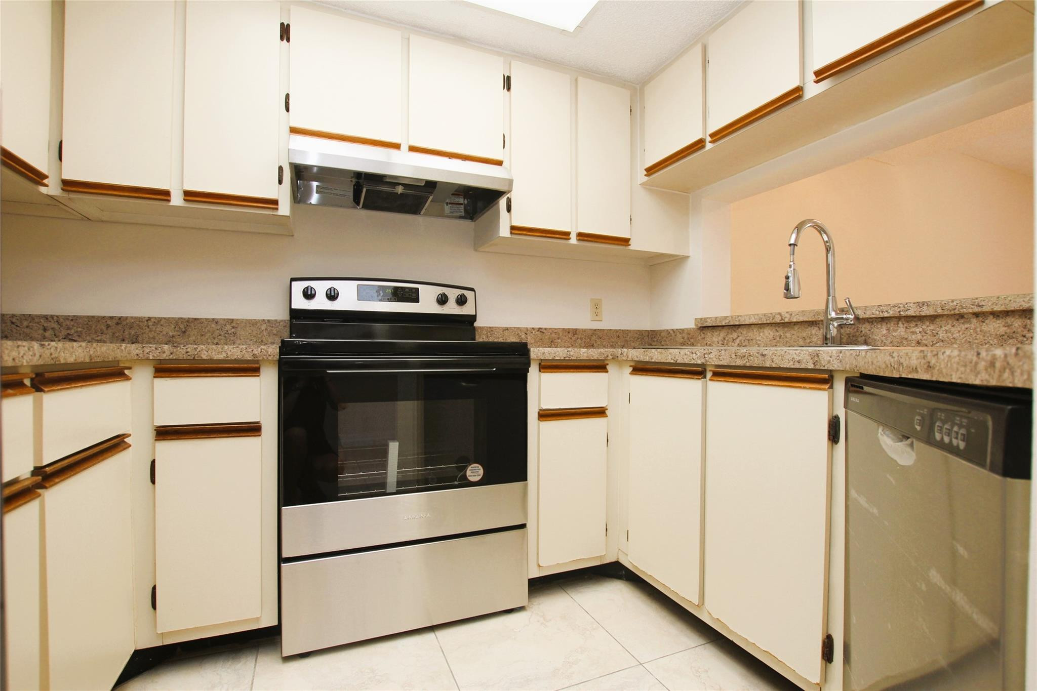 VILLAS AT LAKEVIEW CONDO - Residential