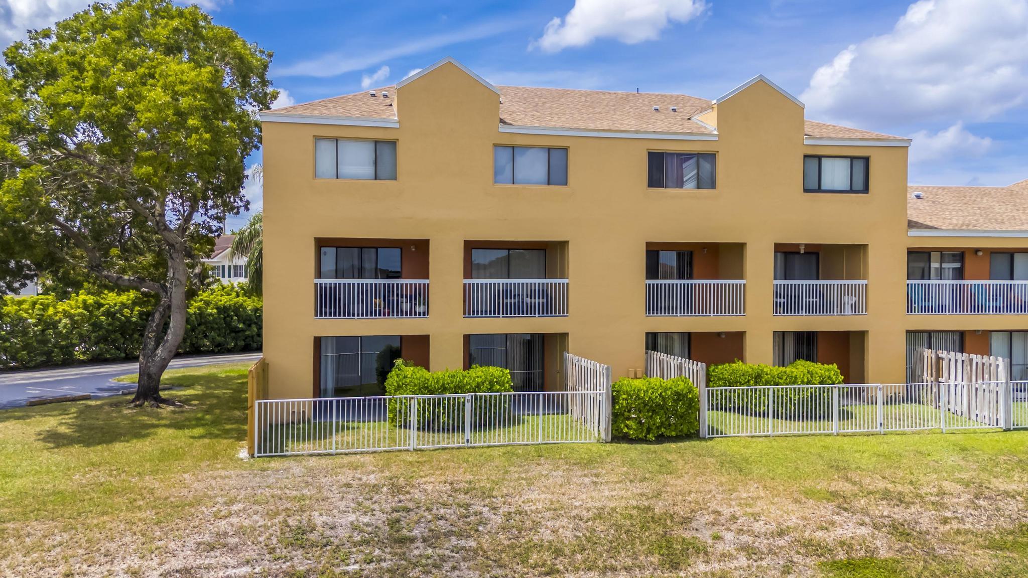 VILLAS AT LAKEVIEW CONDO - Residential