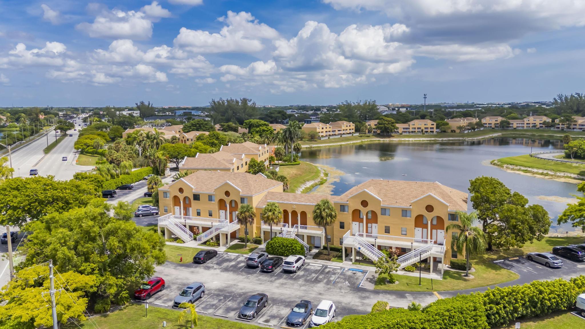 VILLAS AT LAKEVIEW CONDO - Residential