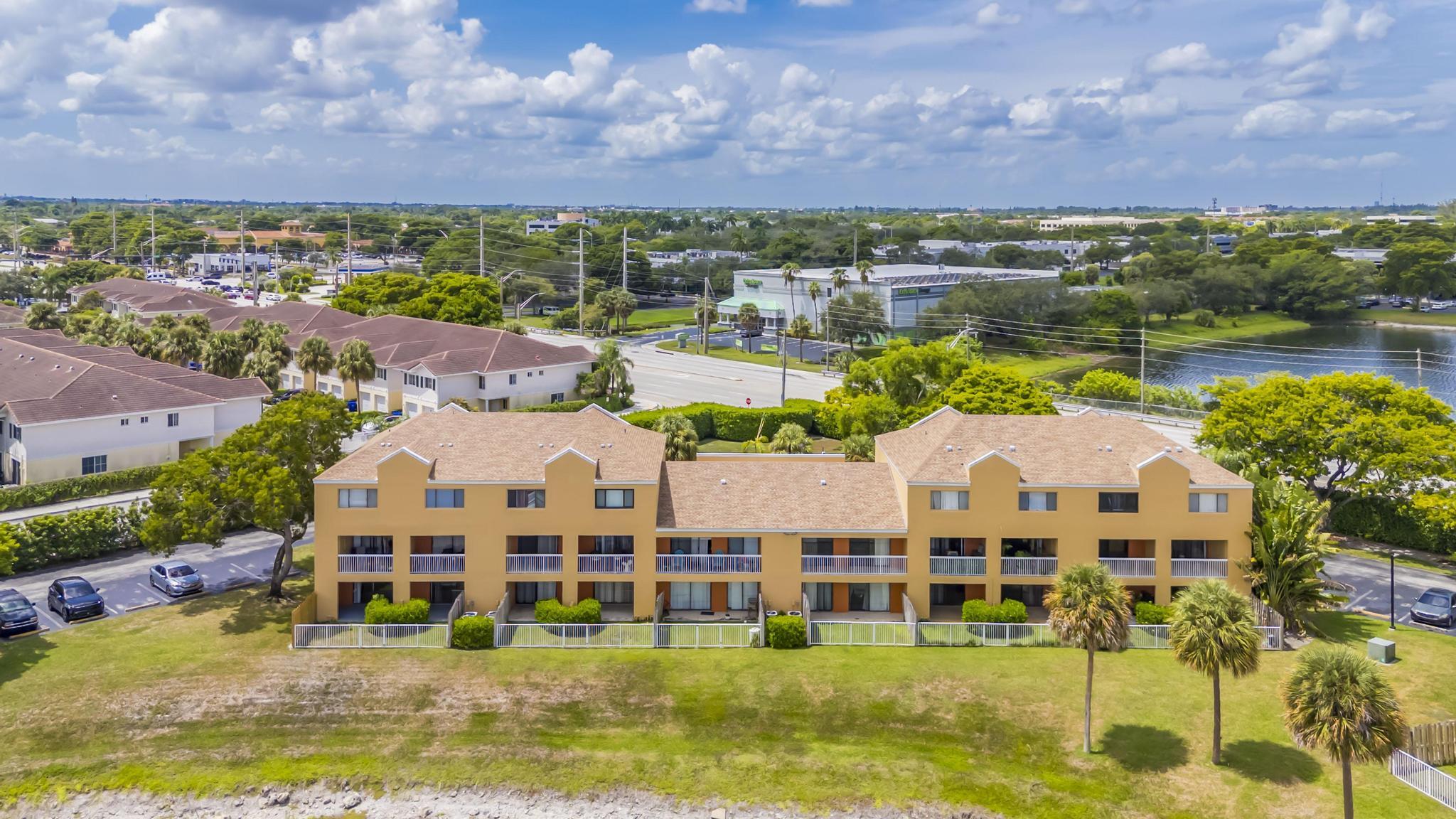 VILLAS AT LAKEVIEW CONDO - Residential
