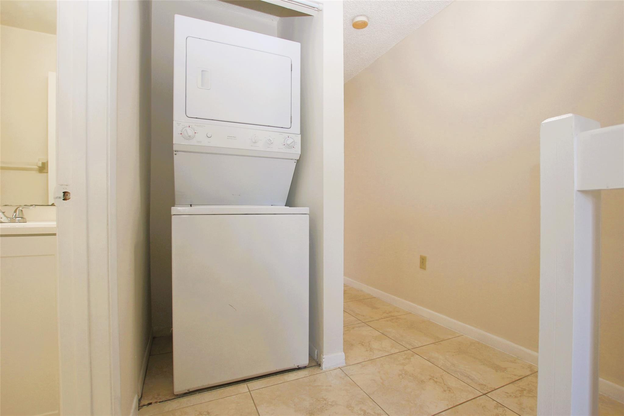 VILLAS AT LAKEVIEW CONDO - Residential