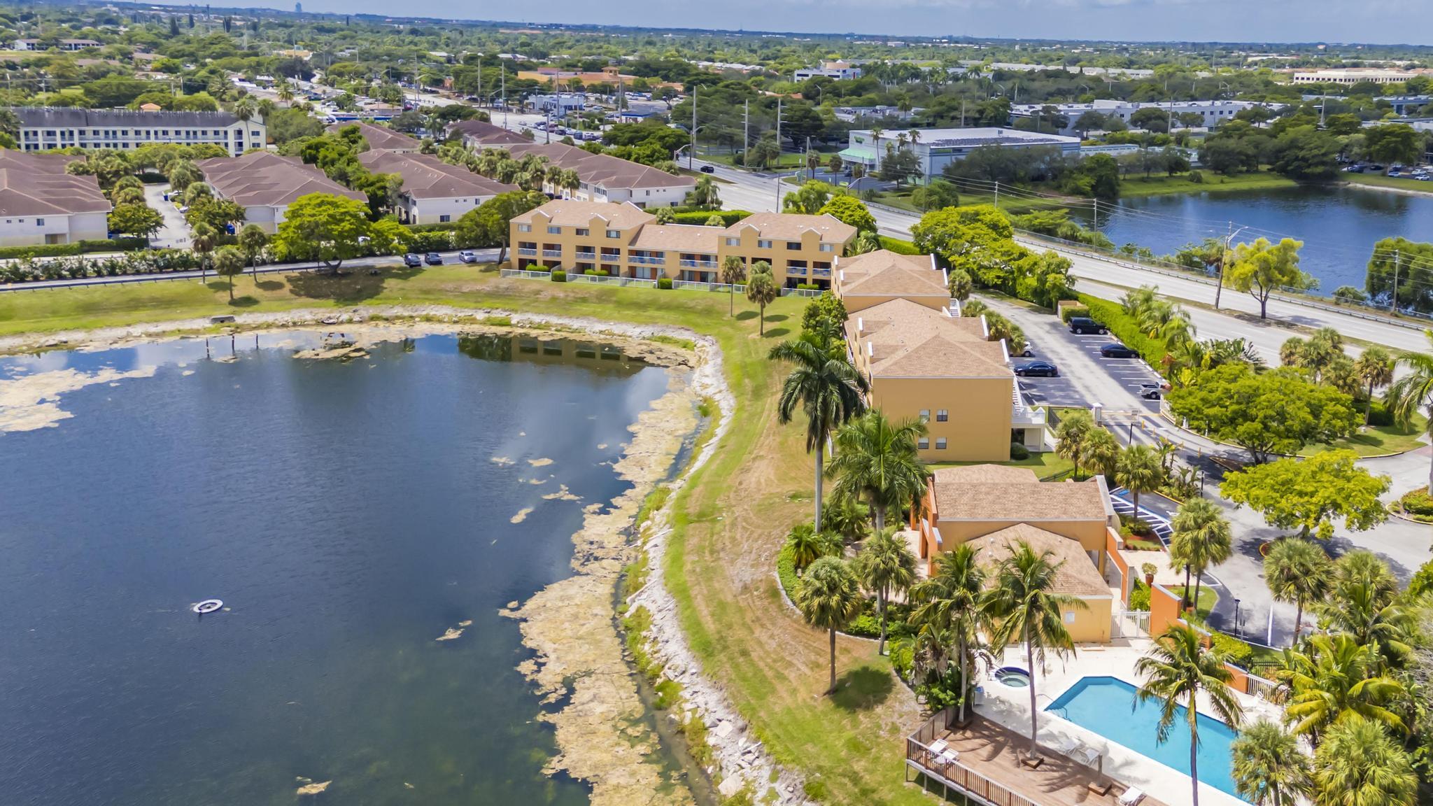 VILLAS AT LAKEVIEW CONDO - Residential