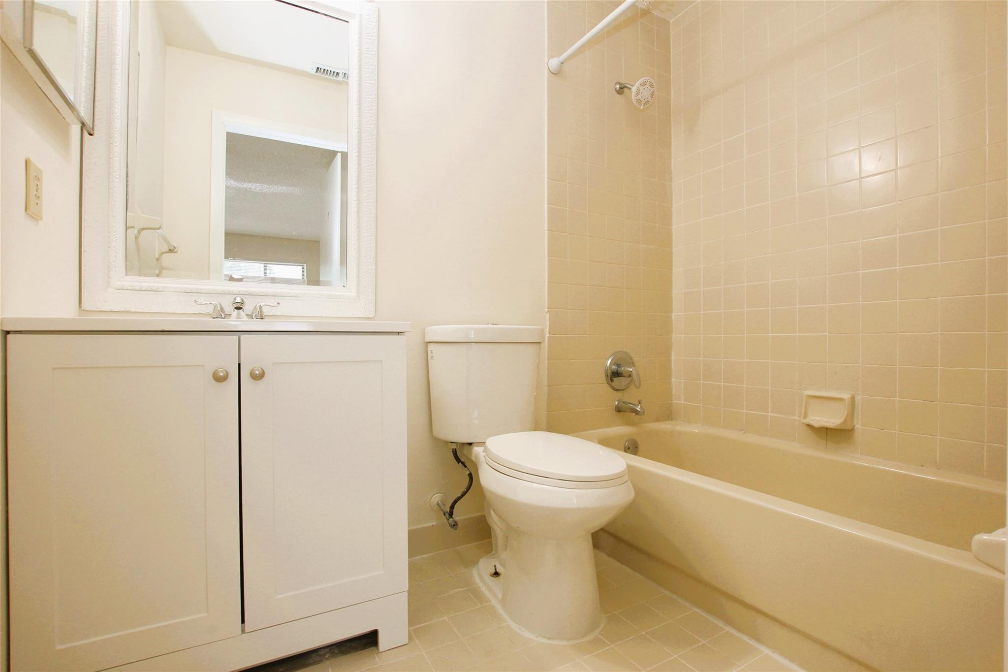 VILLAS AT LAKEVIEW CONDO - Residential