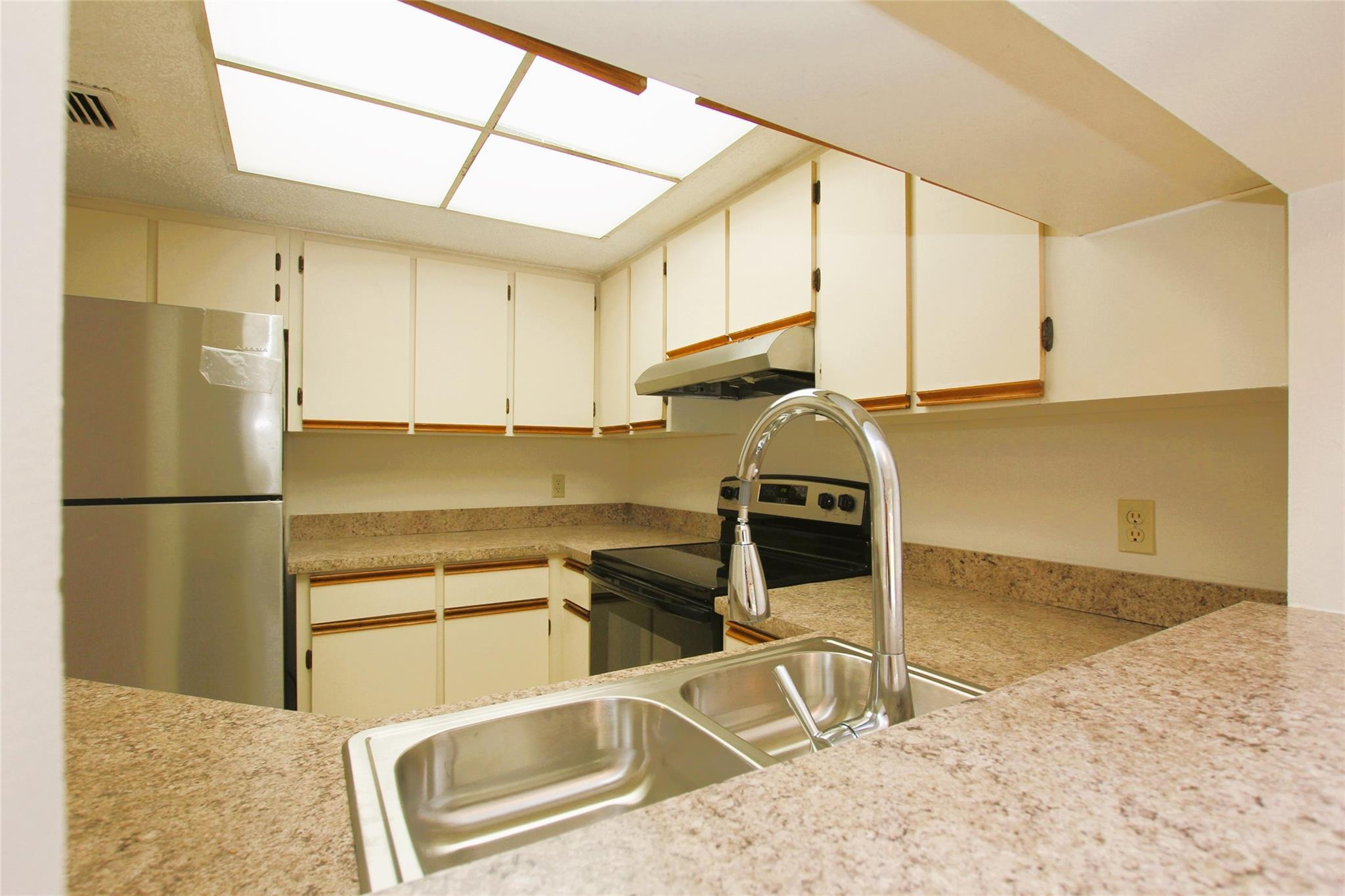 VILLAS AT LAKEVIEW CONDO - Residential