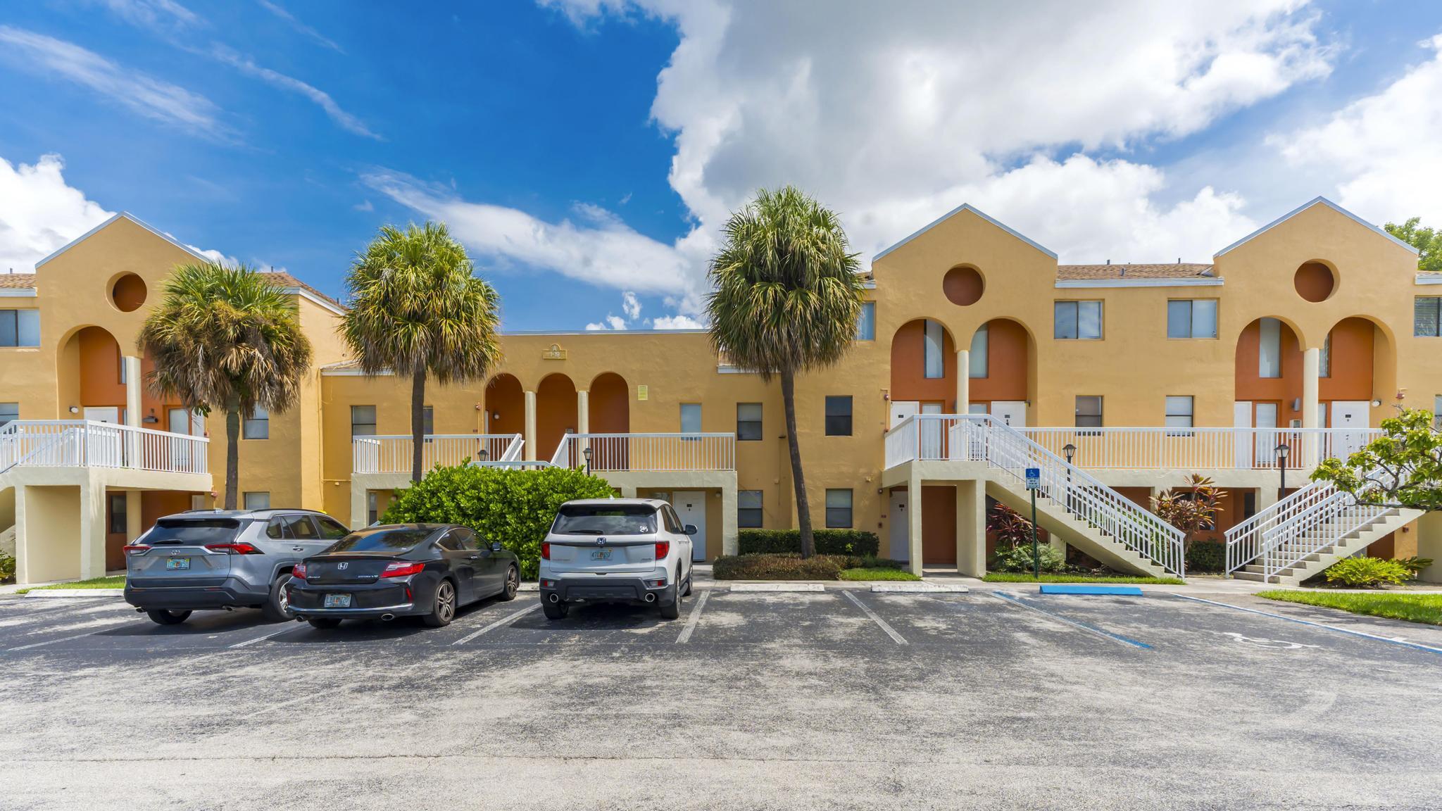 VILLAS AT LAKEVIEW CONDO - Residential