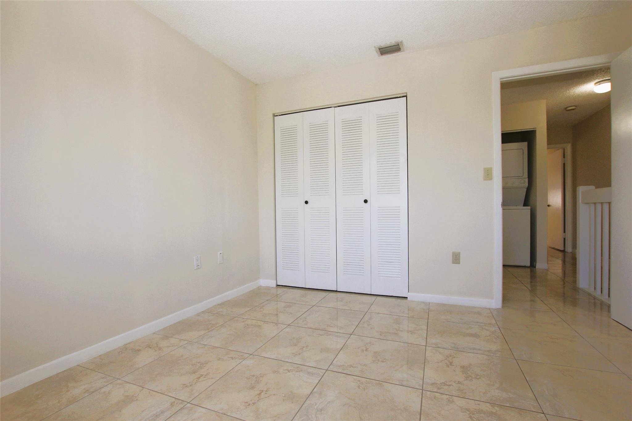 VILLAS AT LAKEVIEW CONDO - Residential
