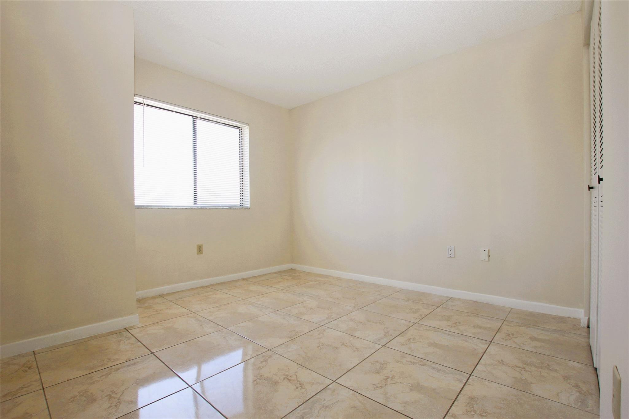 VILLAS AT LAKEVIEW CONDO - Residential