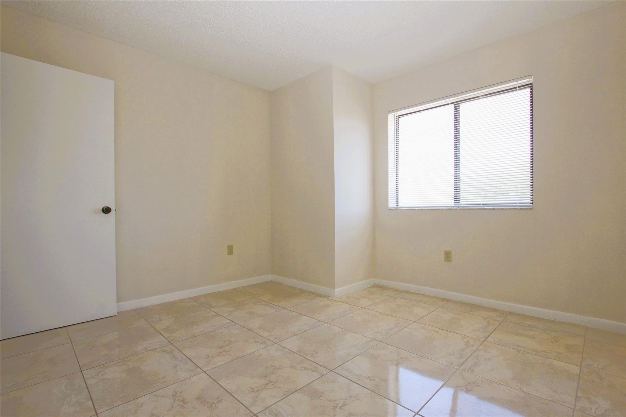 VILLAS AT LAKEVIEW CONDO - Residential