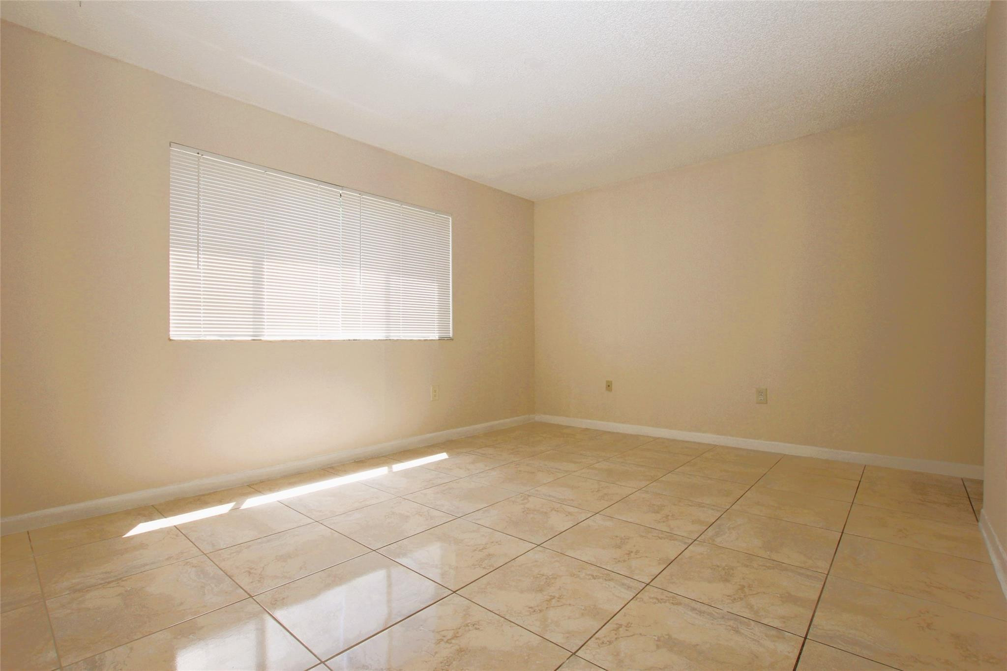 VILLAS AT LAKEVIEW CONDO - Residential