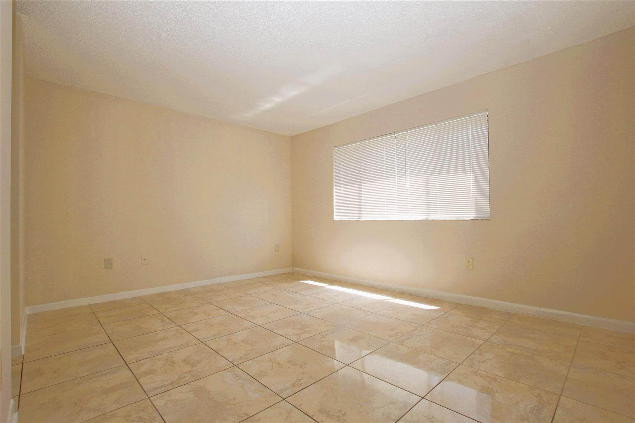 VILLAS AT LAKEVIEW CONDO - Residential