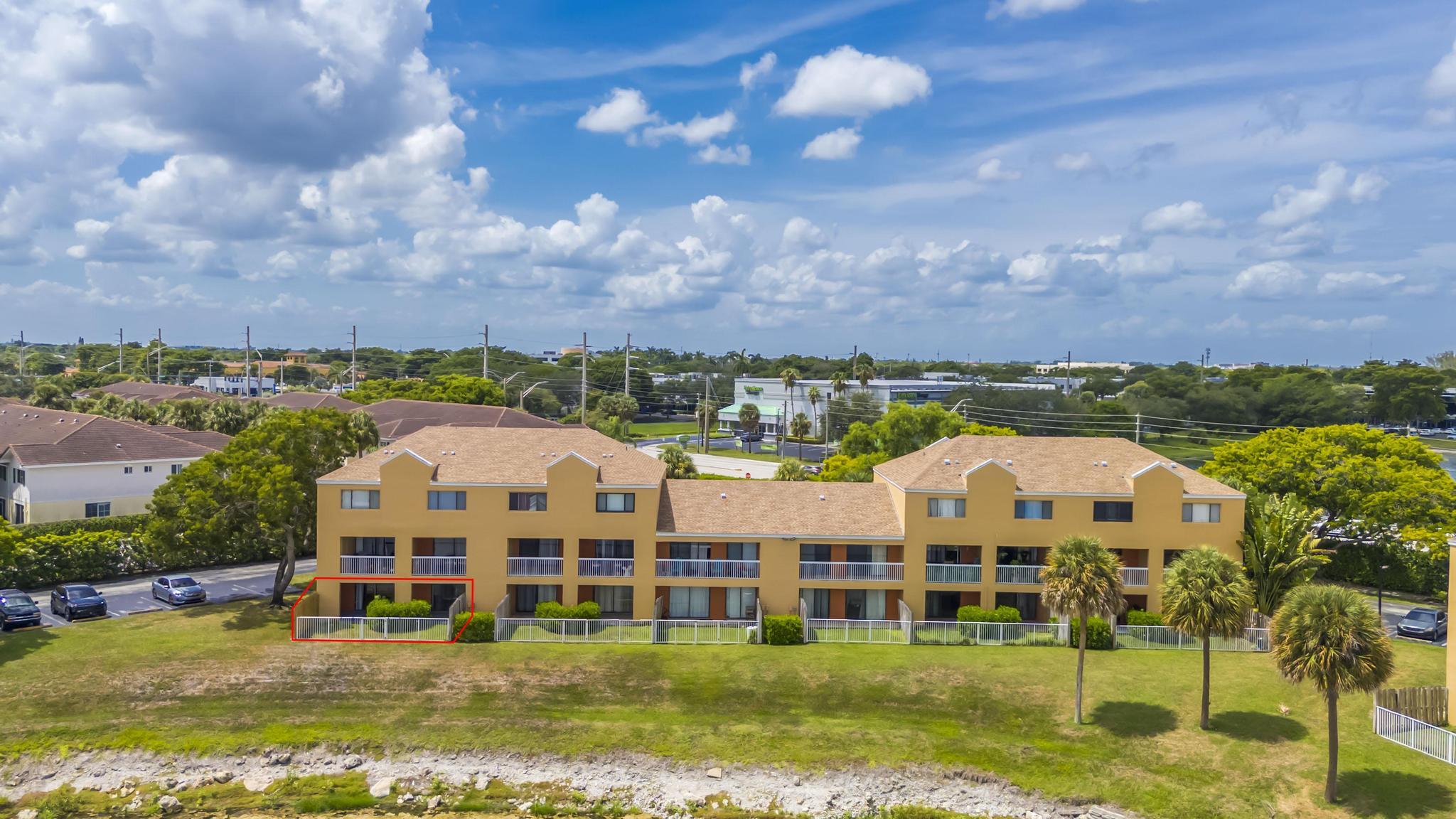 VILLAS AT LAKEVIEW CONDO - Residential