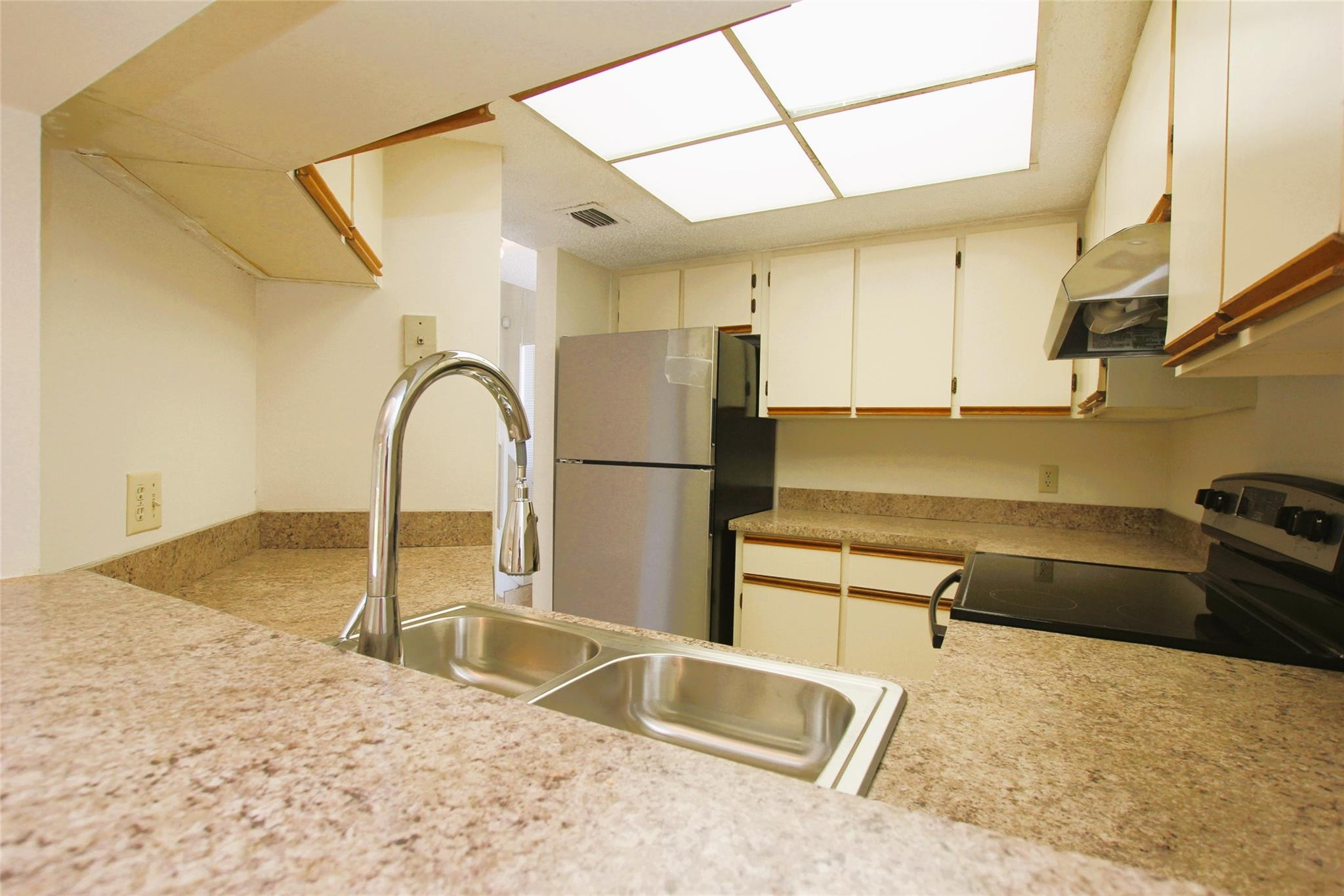 VILLAS AT LAKEVIEW CONDO - Residential