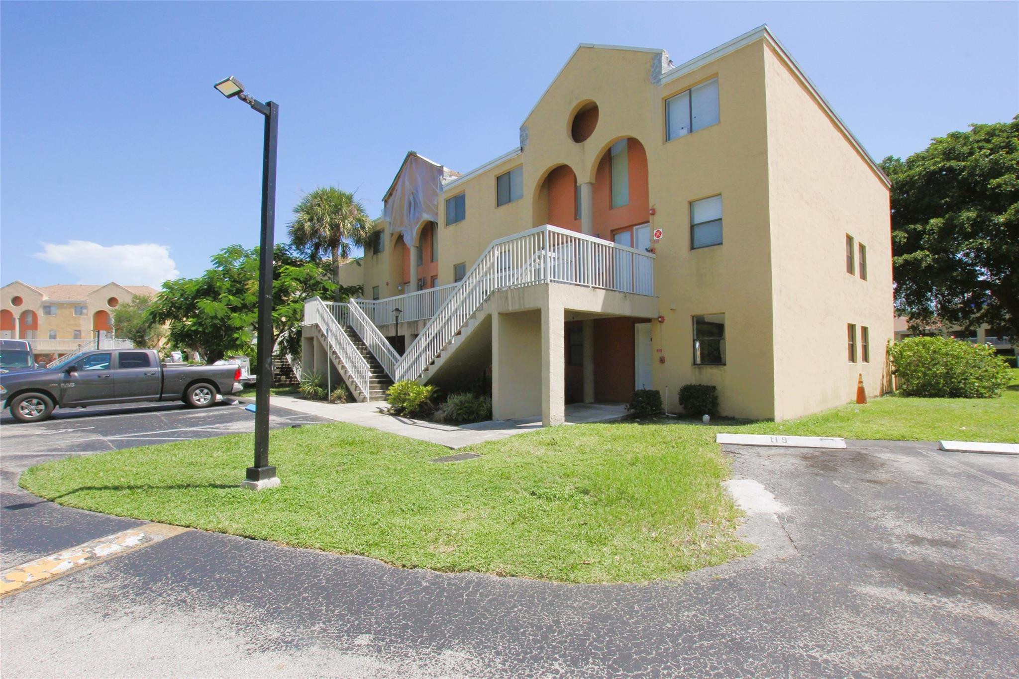 VILLAS AT LAKEVIEW CONDO - Residential
