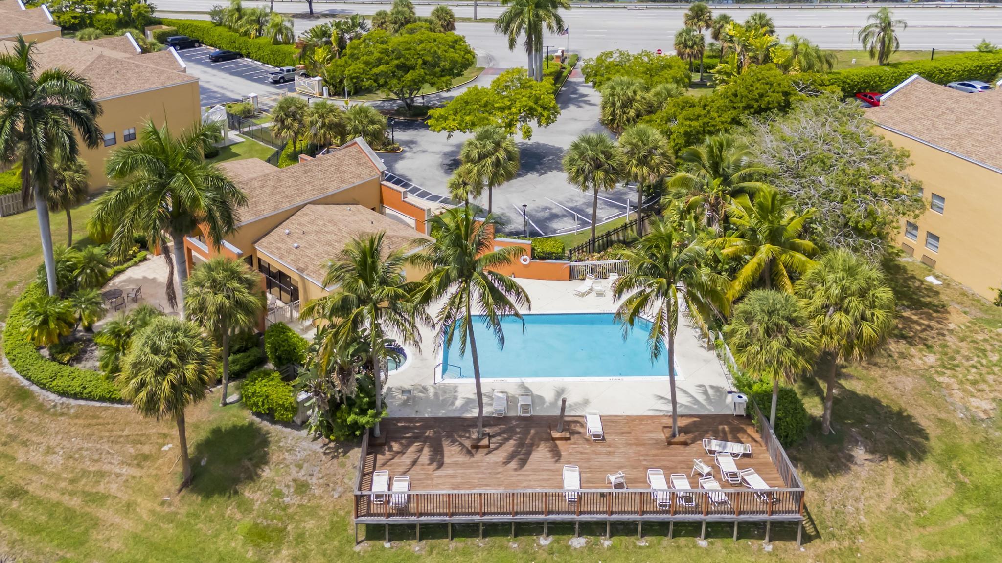 VILLAS AT LAKEVIEW CONDO - Residential