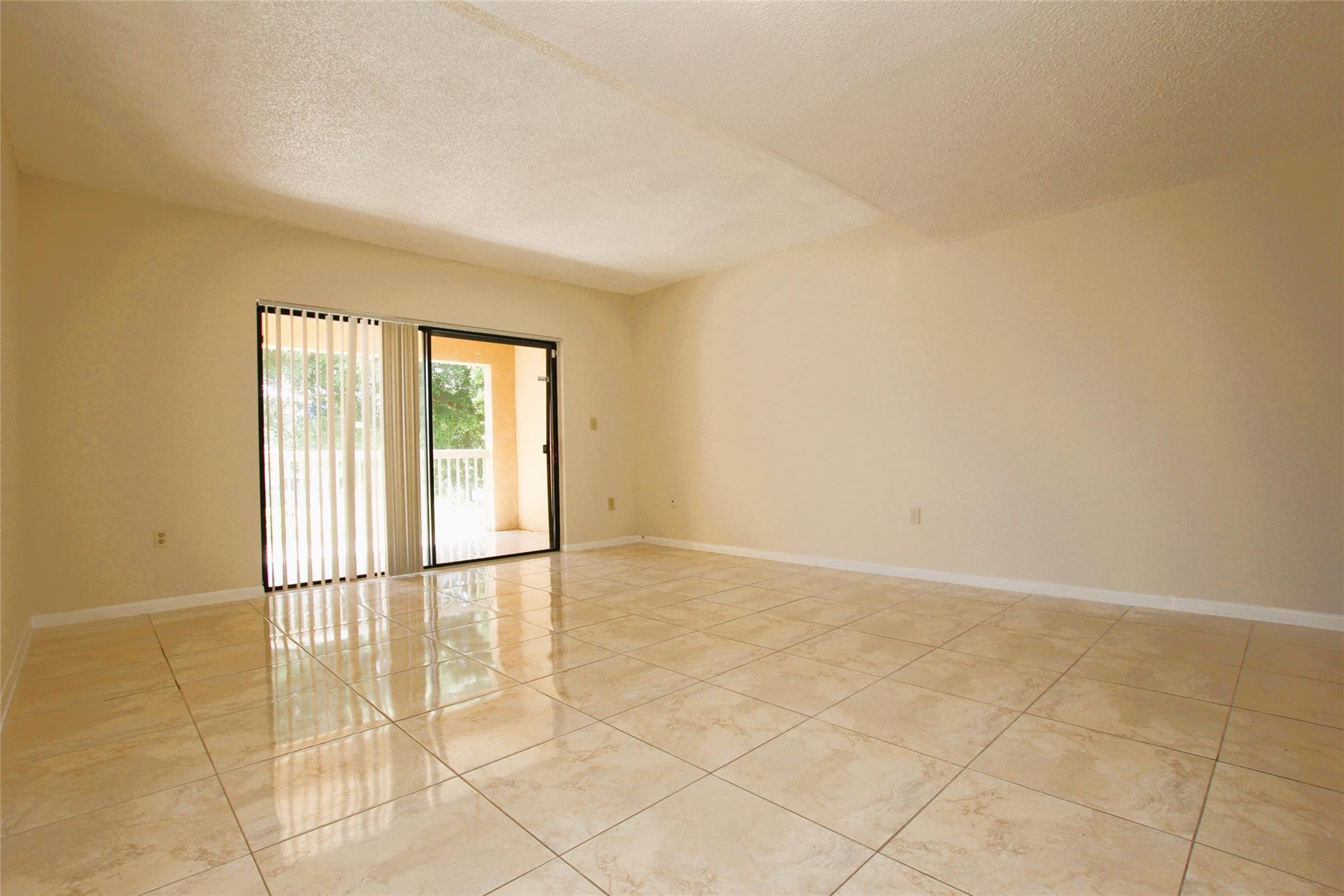 VILLAS AT LAKEVIEW CONDO - Residential