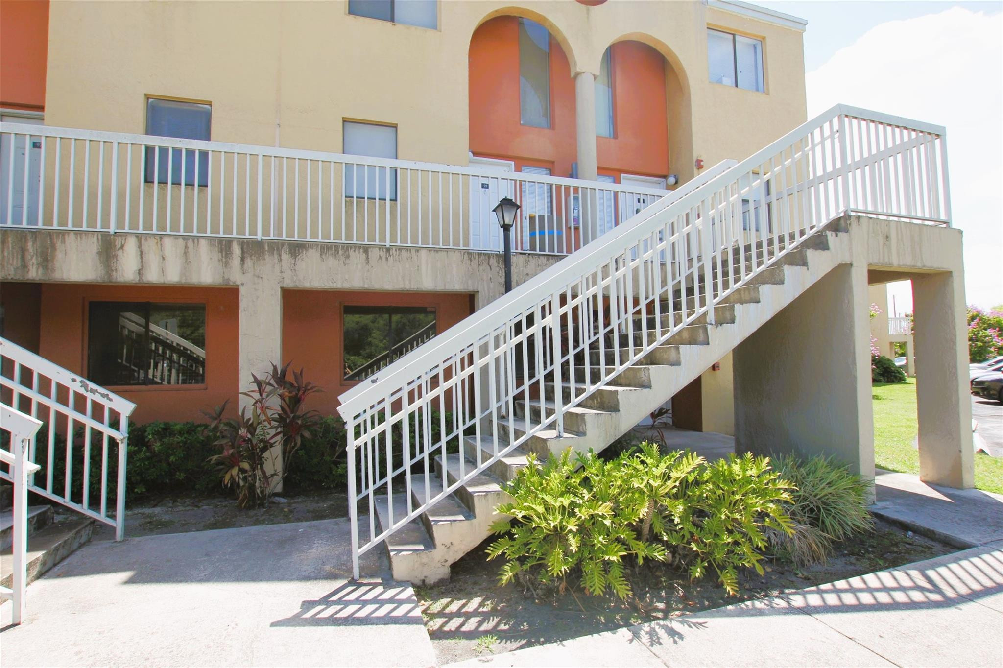 VILLAS AT LAKEVIEW CONDO - Residential