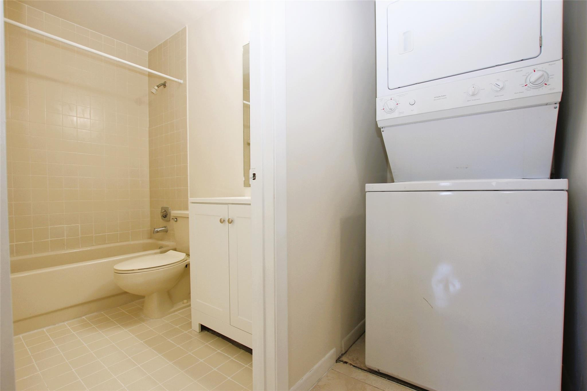 VILLAS AT LAKEVIEW CONDO - Residential