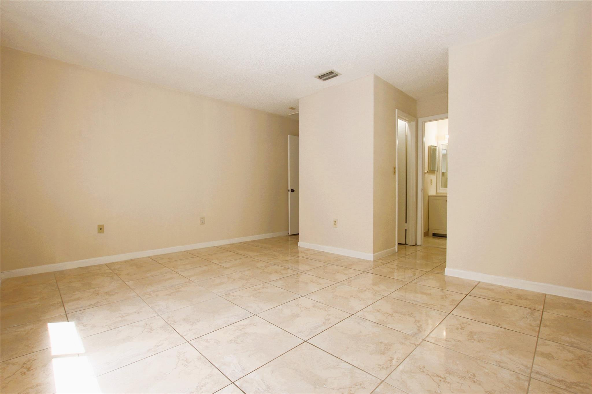 VILLAS AT LAKEVIEW CONDO - Residential
