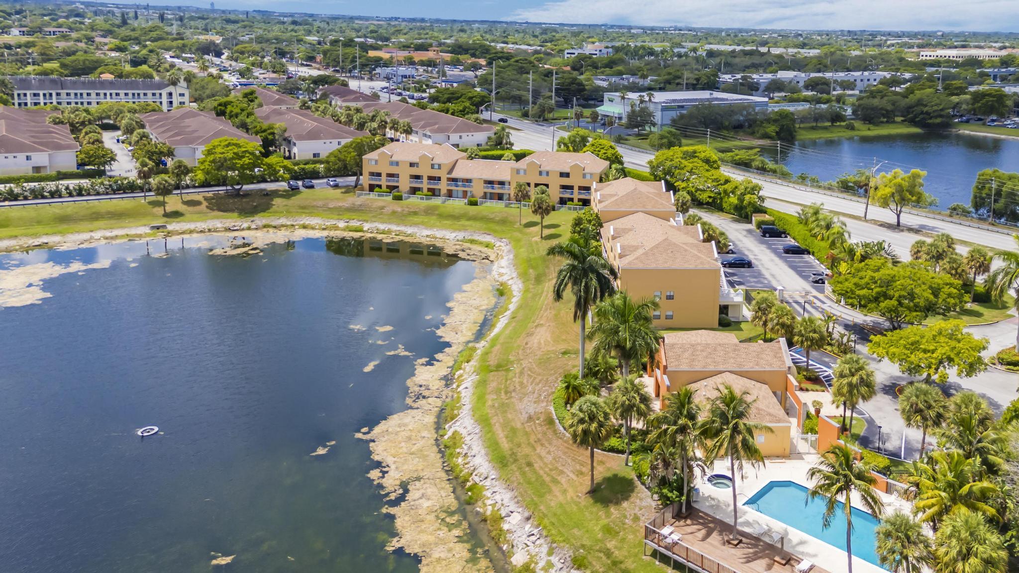 VILLAS AT LAKEVIEW CONDO - Residential