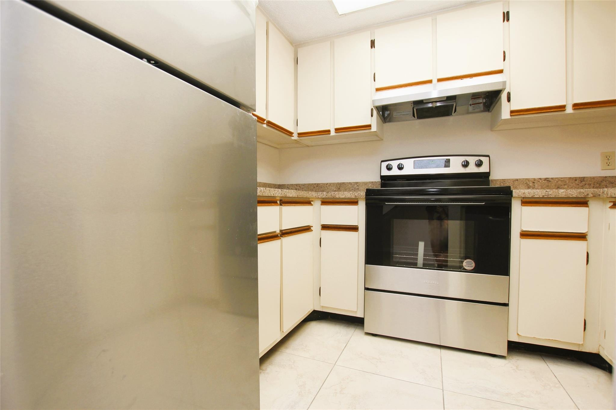 VILLAS AT LAKEVIEW CONDO - Residential