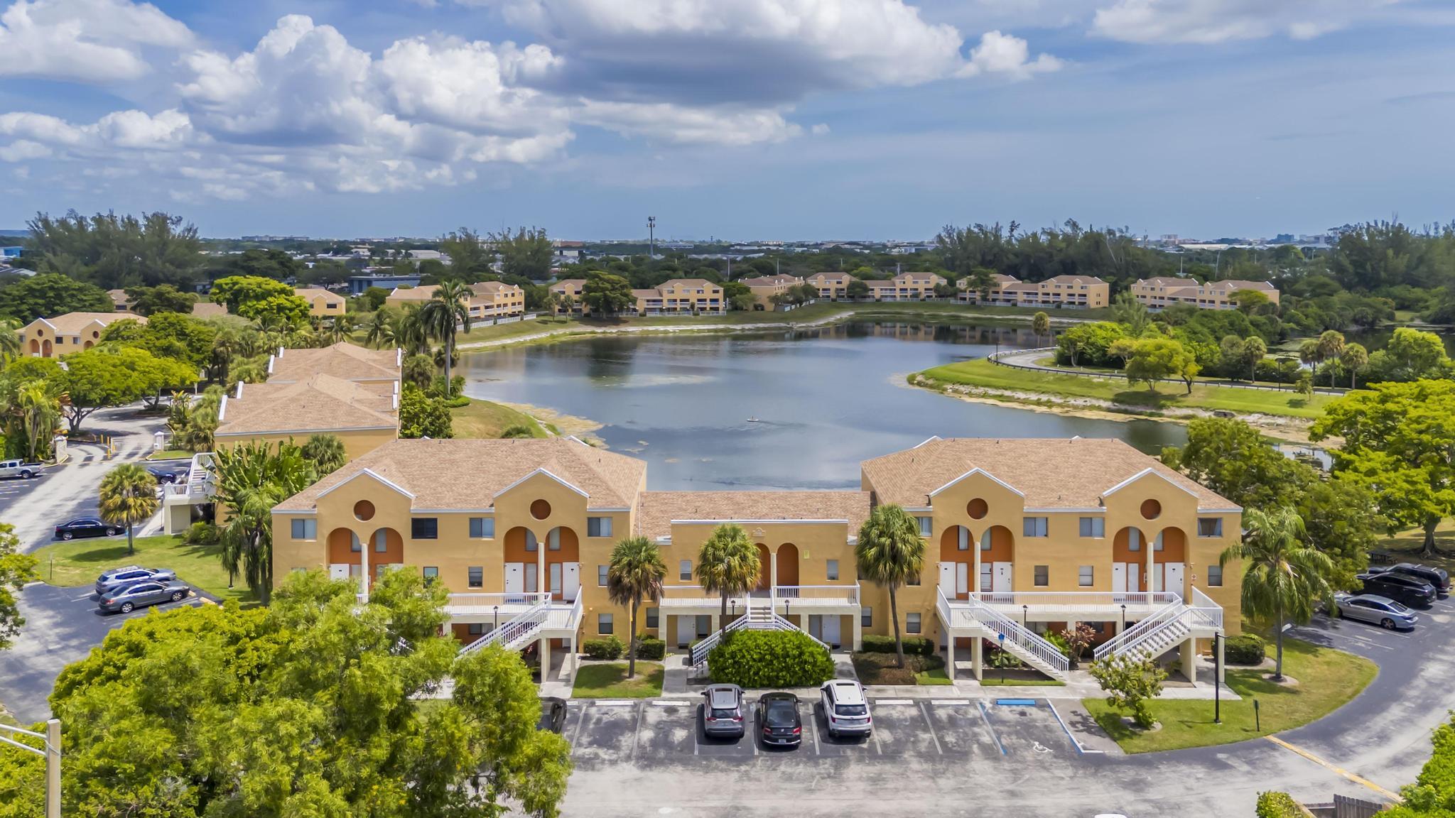 VILLAS AT LAKEVIEW CONDO - Residential