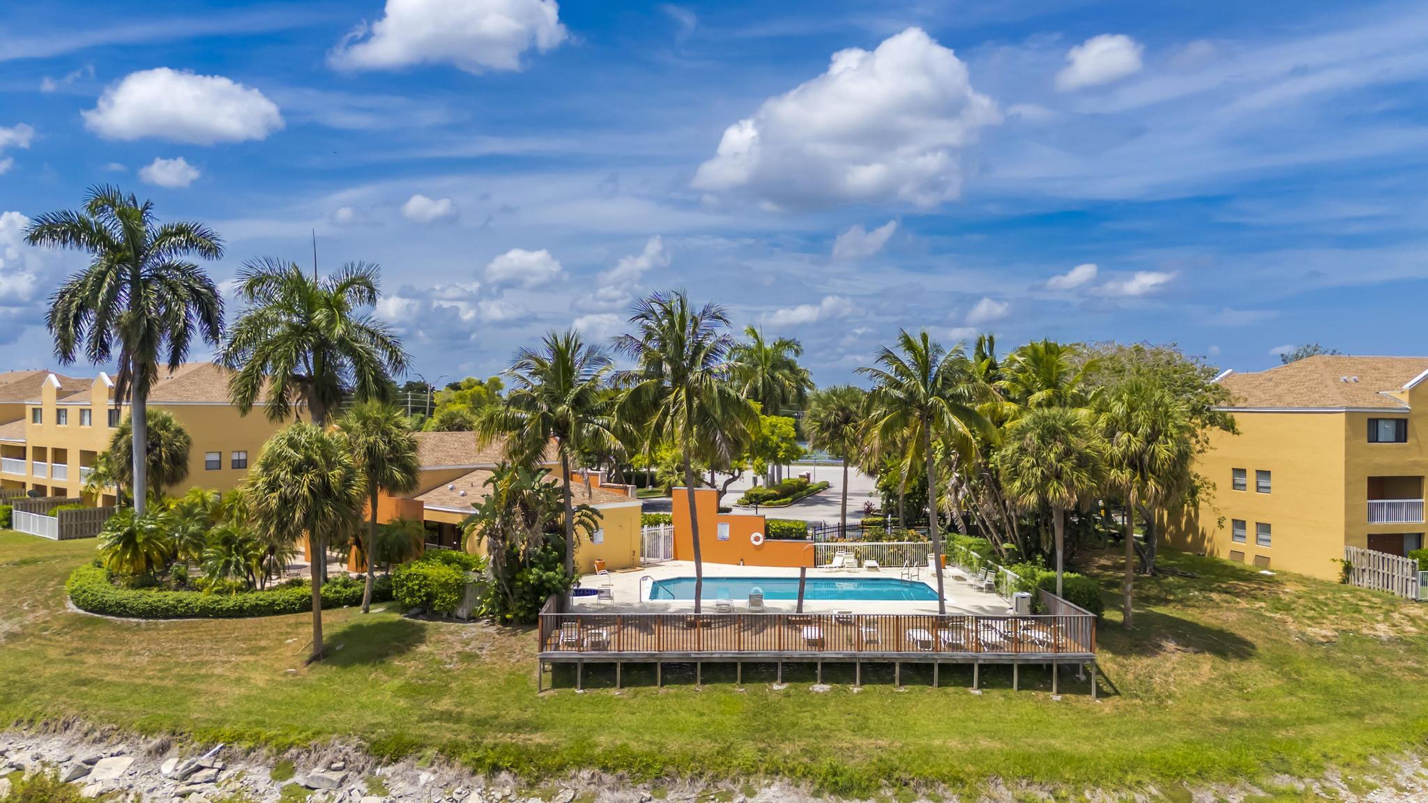 VILLAS AT LAKEVIEW CONDO - Residential