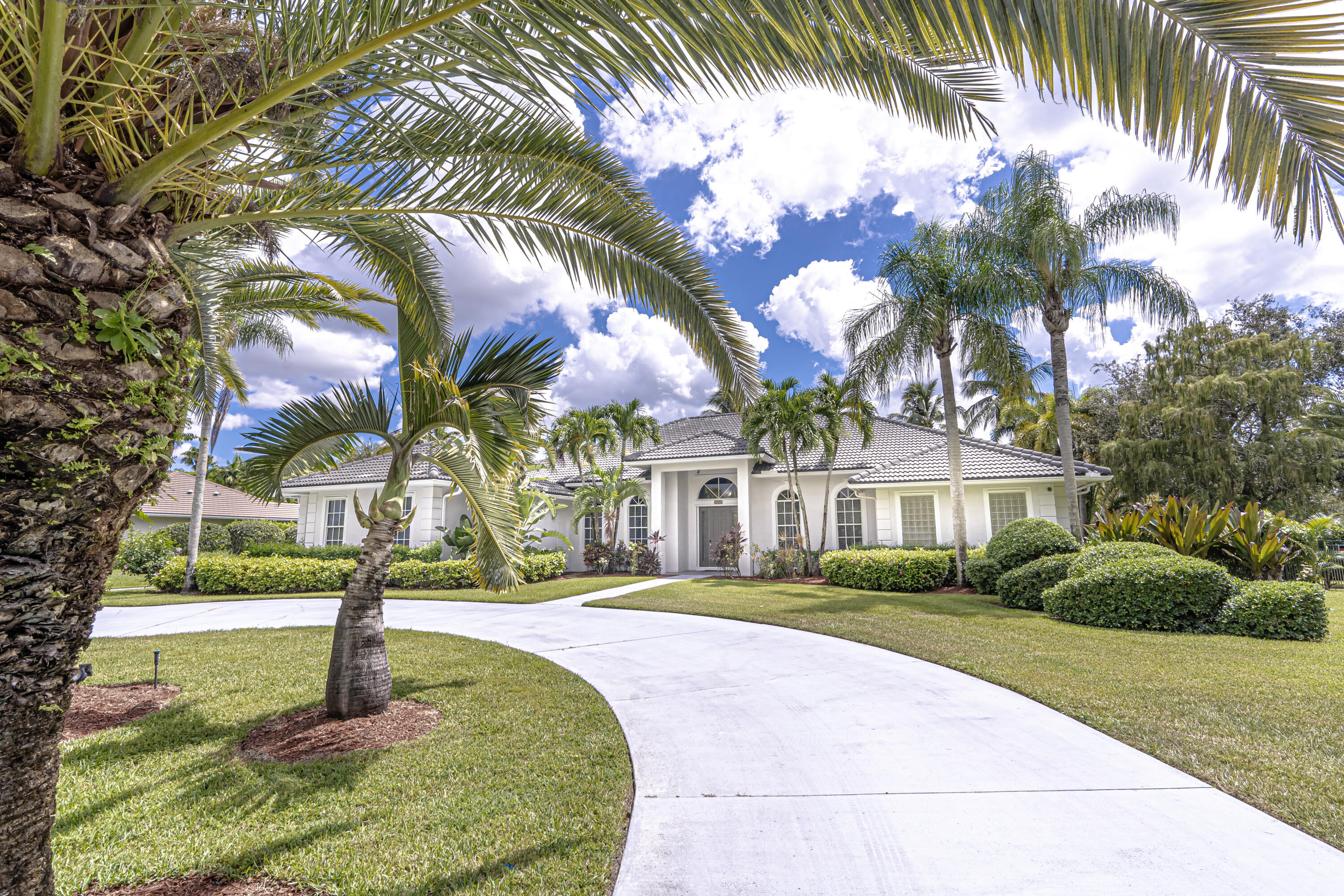 Wellington Seasonal or Month to Month rental, Immaculate 5 bedroom 4 Bath 3 car garage Pool Home in the desirable Aero Club Community. Beautifully landscaped yard, large Covered Cabana for entertaining and covered Patio.  Close to shopping, dining and just minutes from all equestrian venues. $20K/Mo Seasonal, $10K/Mo off Season.