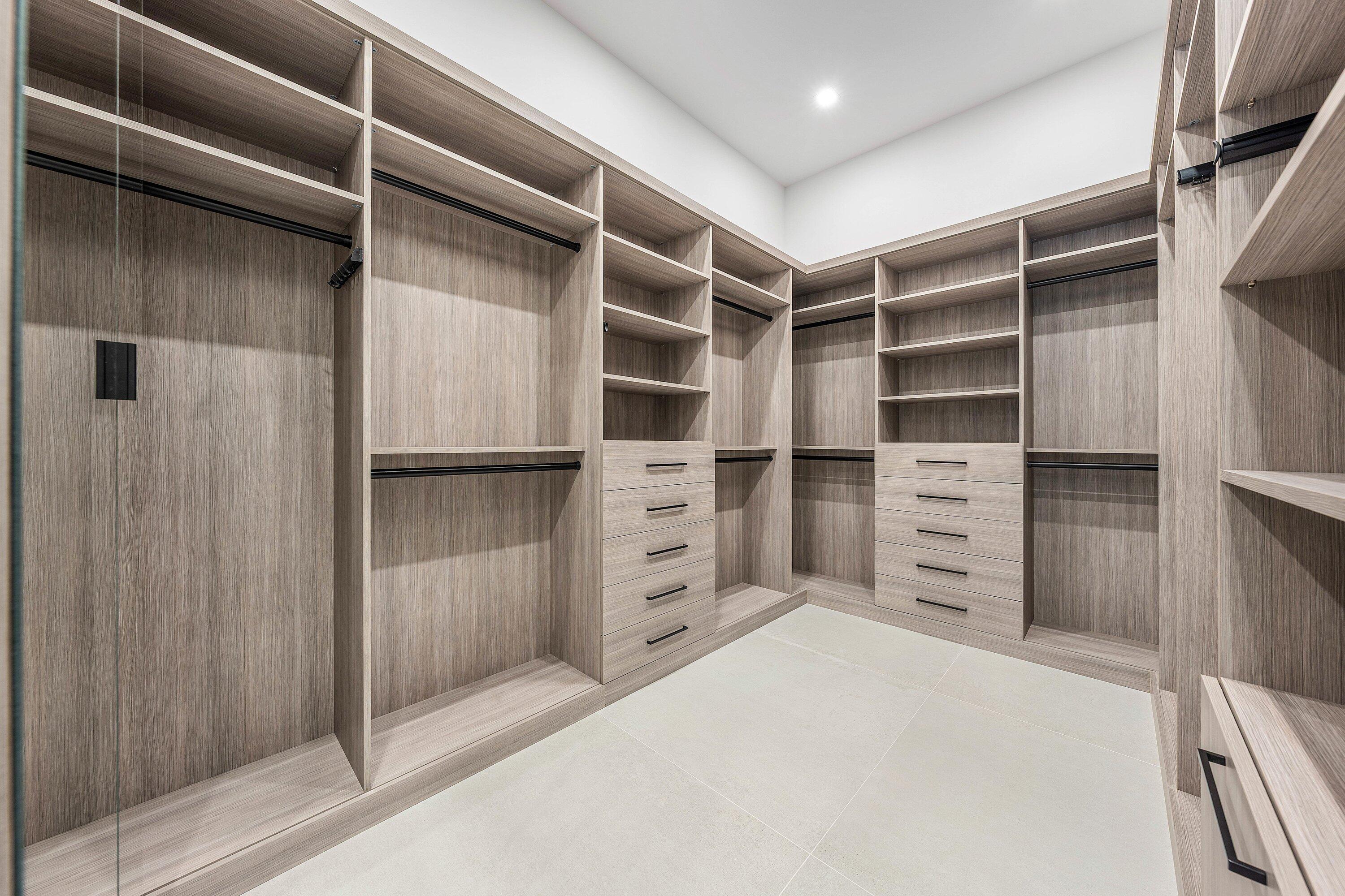 KINGS COURT REPLAT IN - Residential