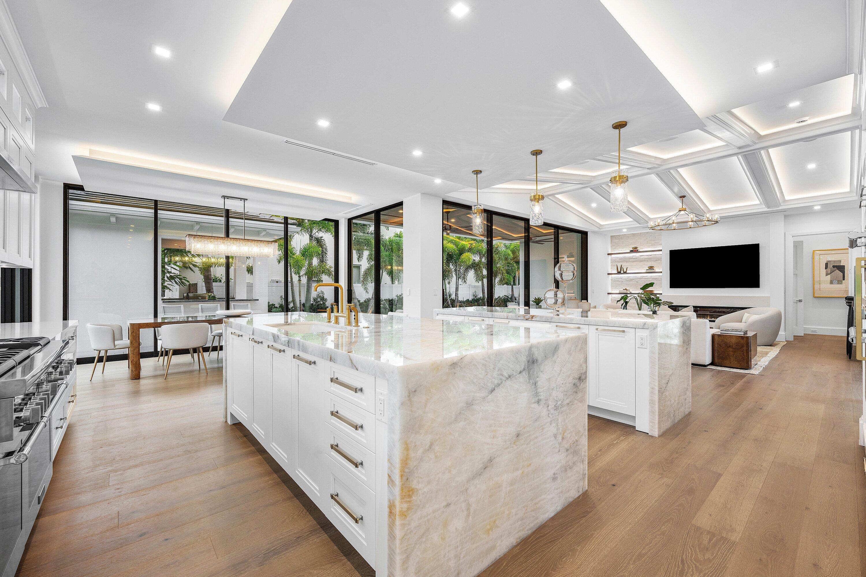 KINGS COURT REPLAT IN - Residential
