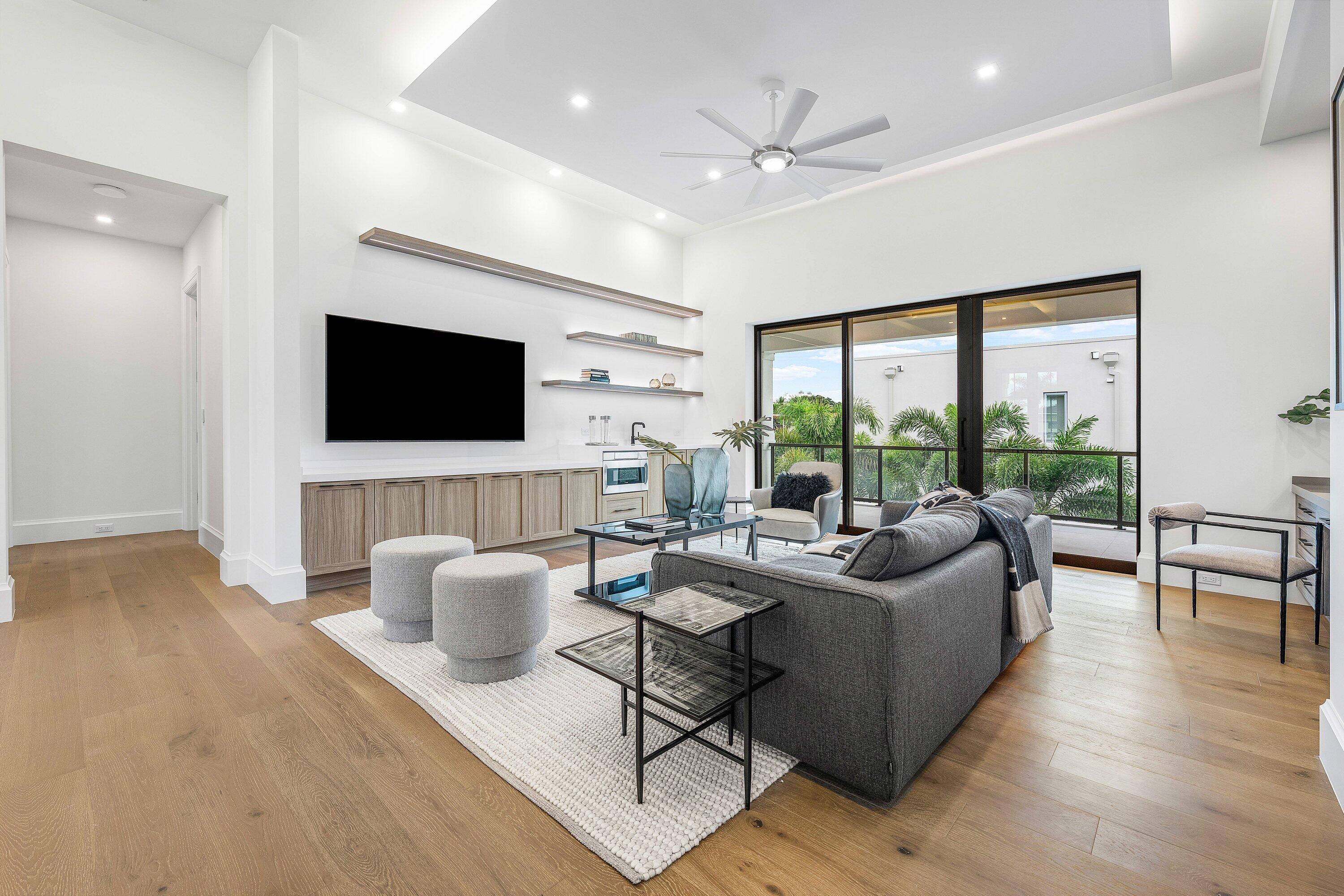 KINGS COURT REPLAT IN - Residential