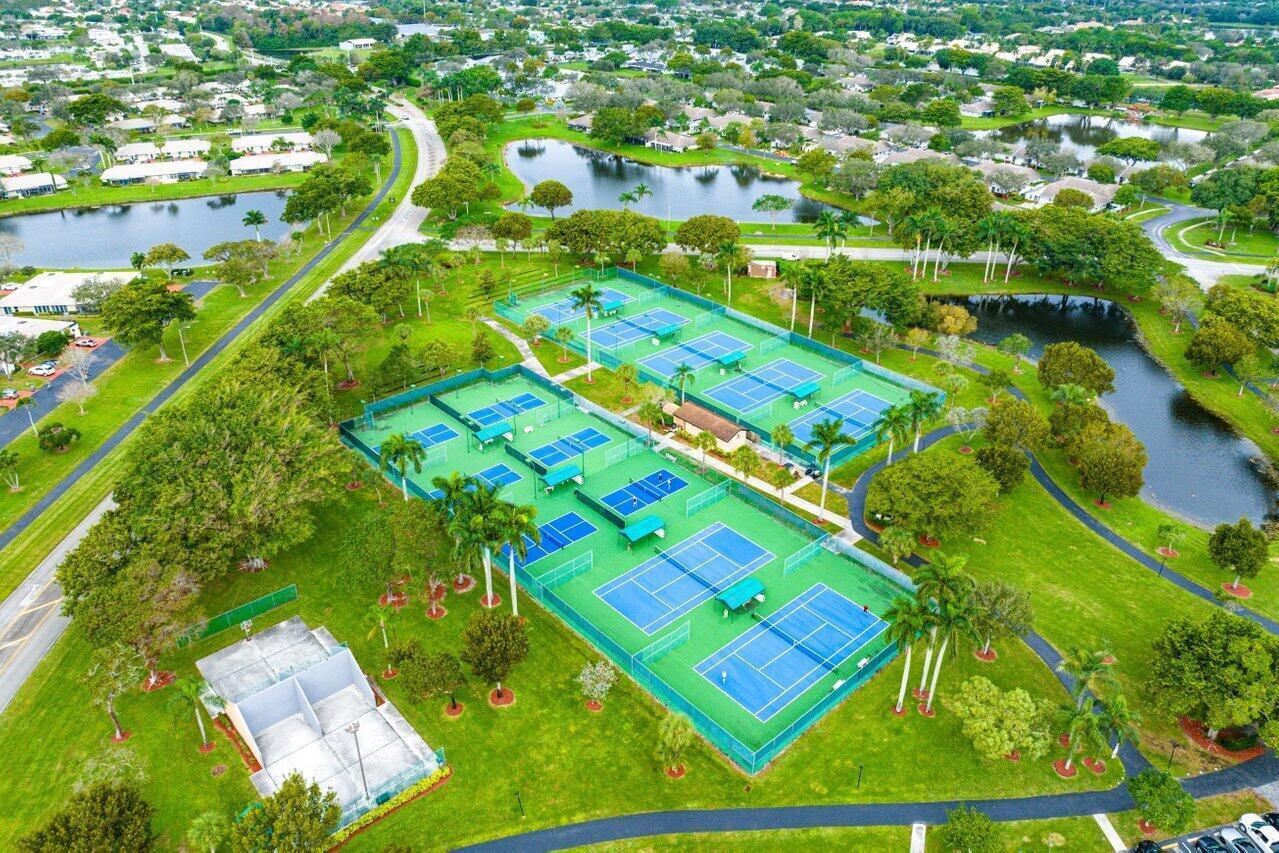 WHISPER WALK SEC E CONDO - Residential