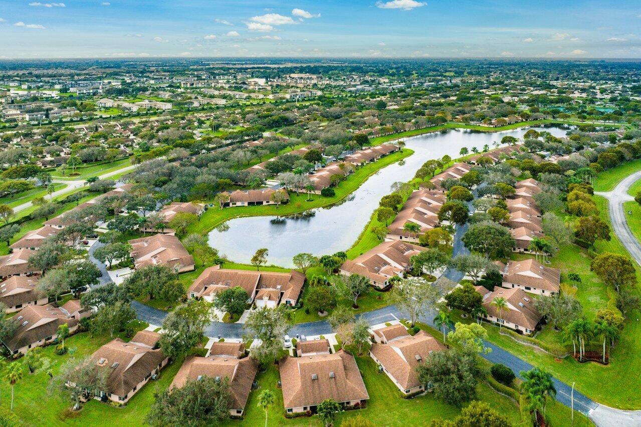 WHISPER WALK SEC E CONDO - Residential