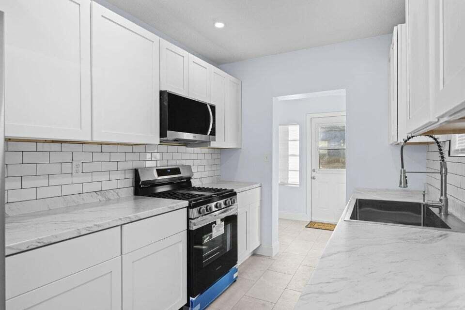 HOPKIN'S SUBDIVISION - Residential Lease