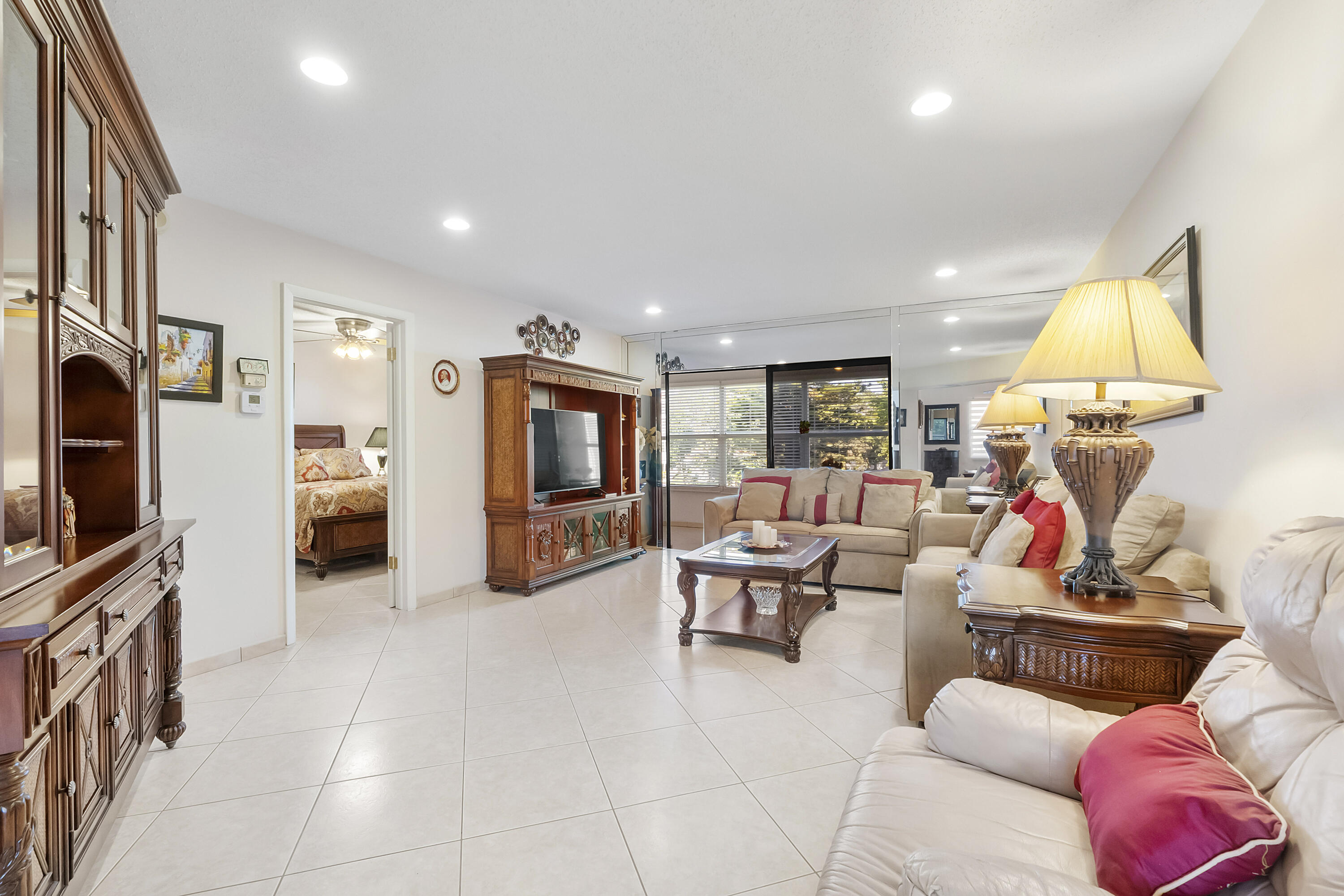 GARNET CONDO - Residential