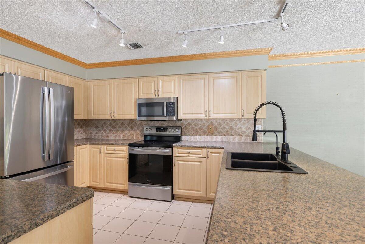 BANYAN ACRES - Residential