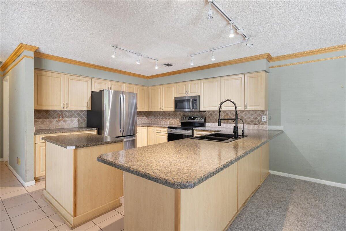 BANYAN ACRES - Residential