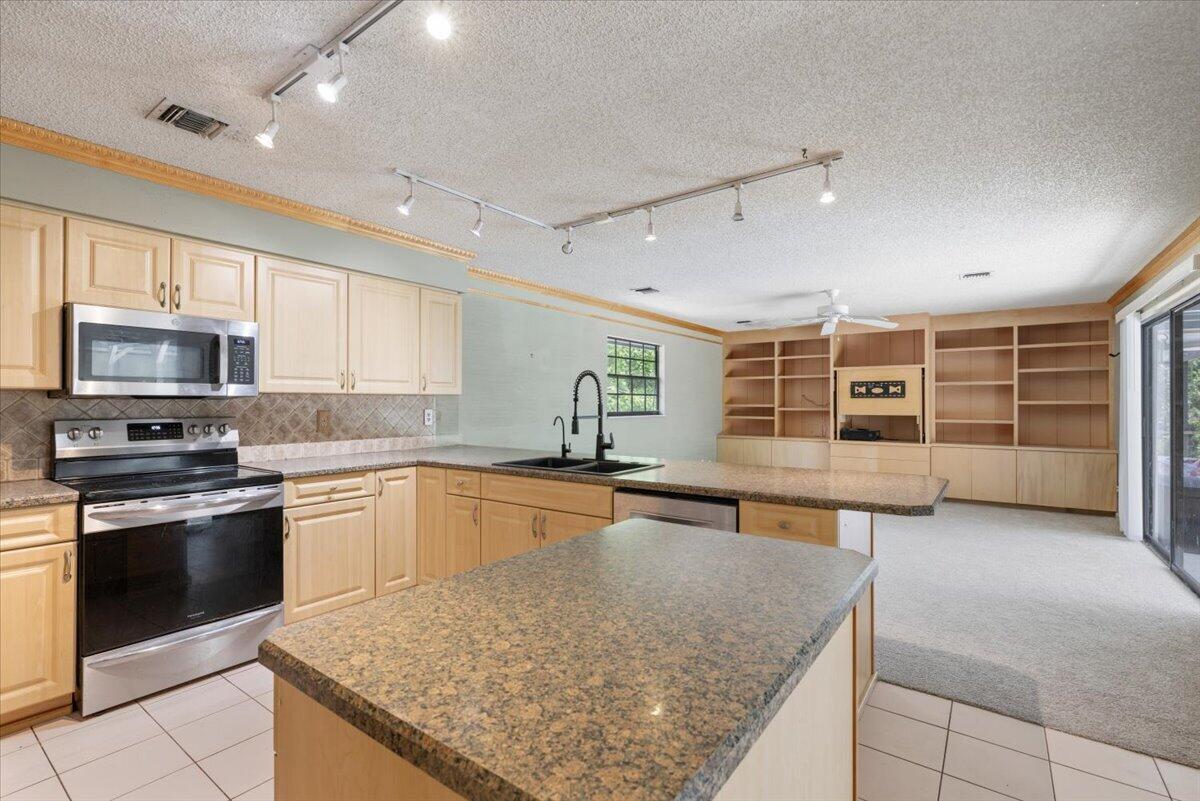 BANYAN ACRES - Residential