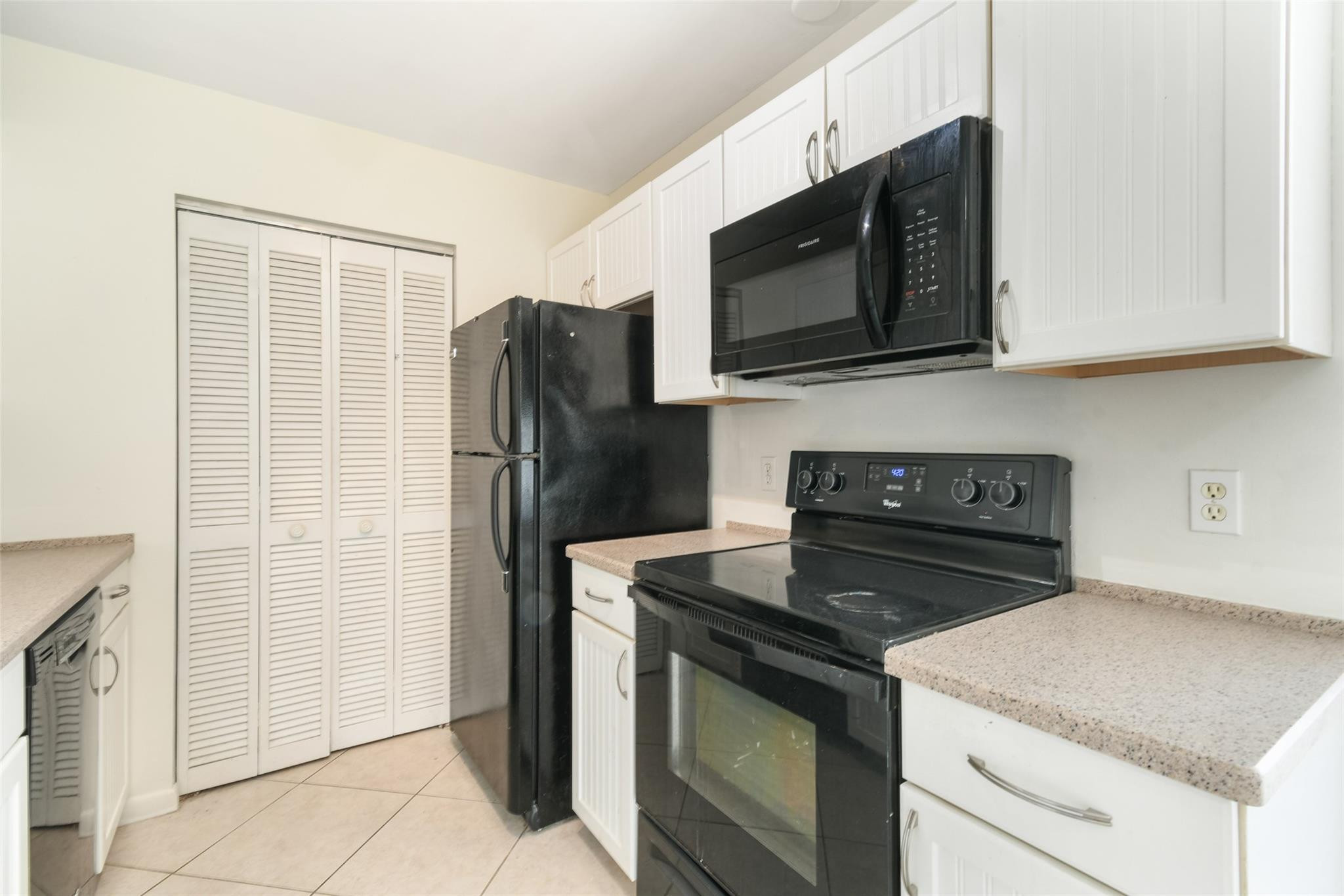 PINECROFT CONDO ALL PH - Residential