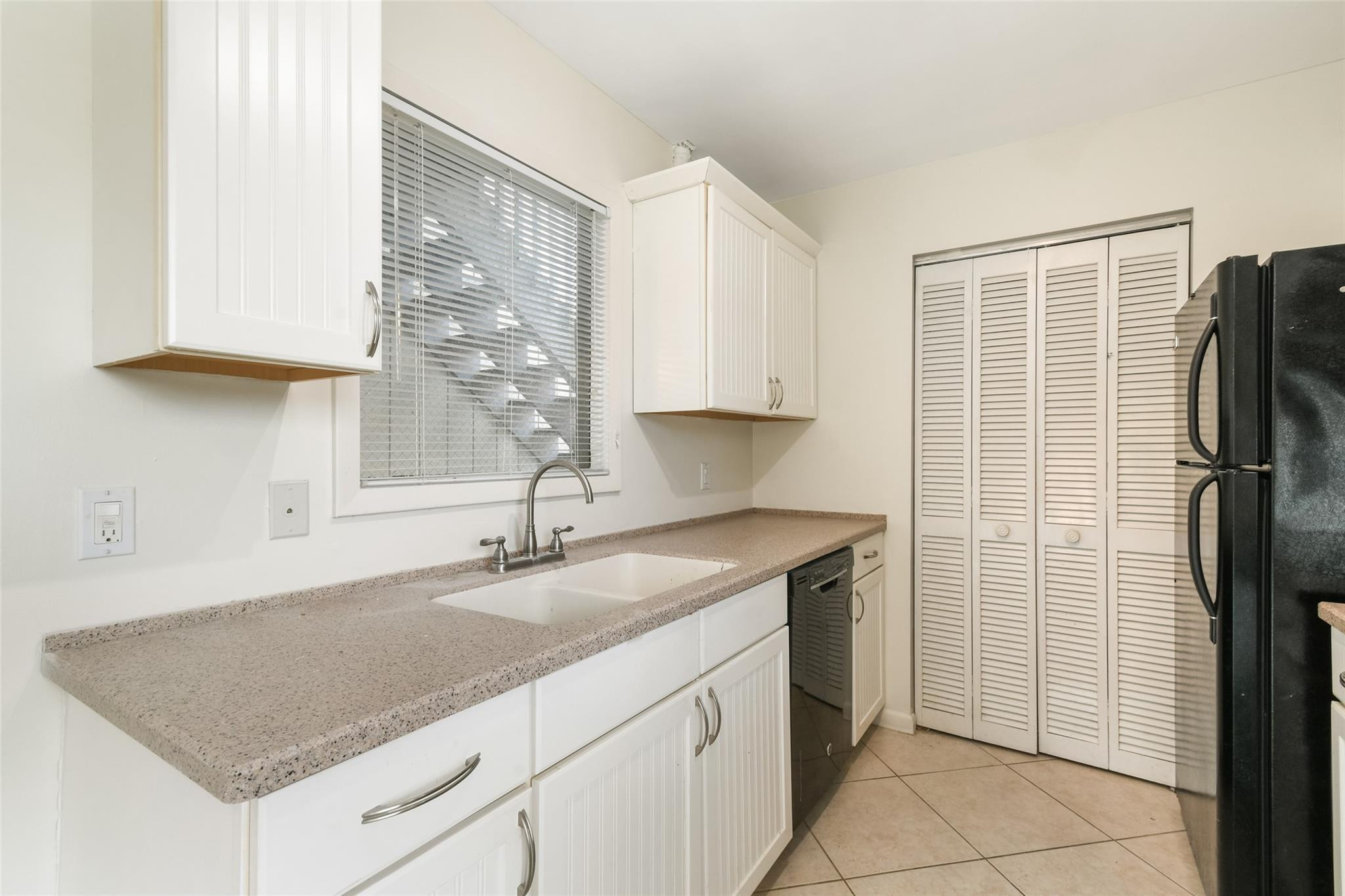 PINECROFT CONDO ALL PH - Residential
