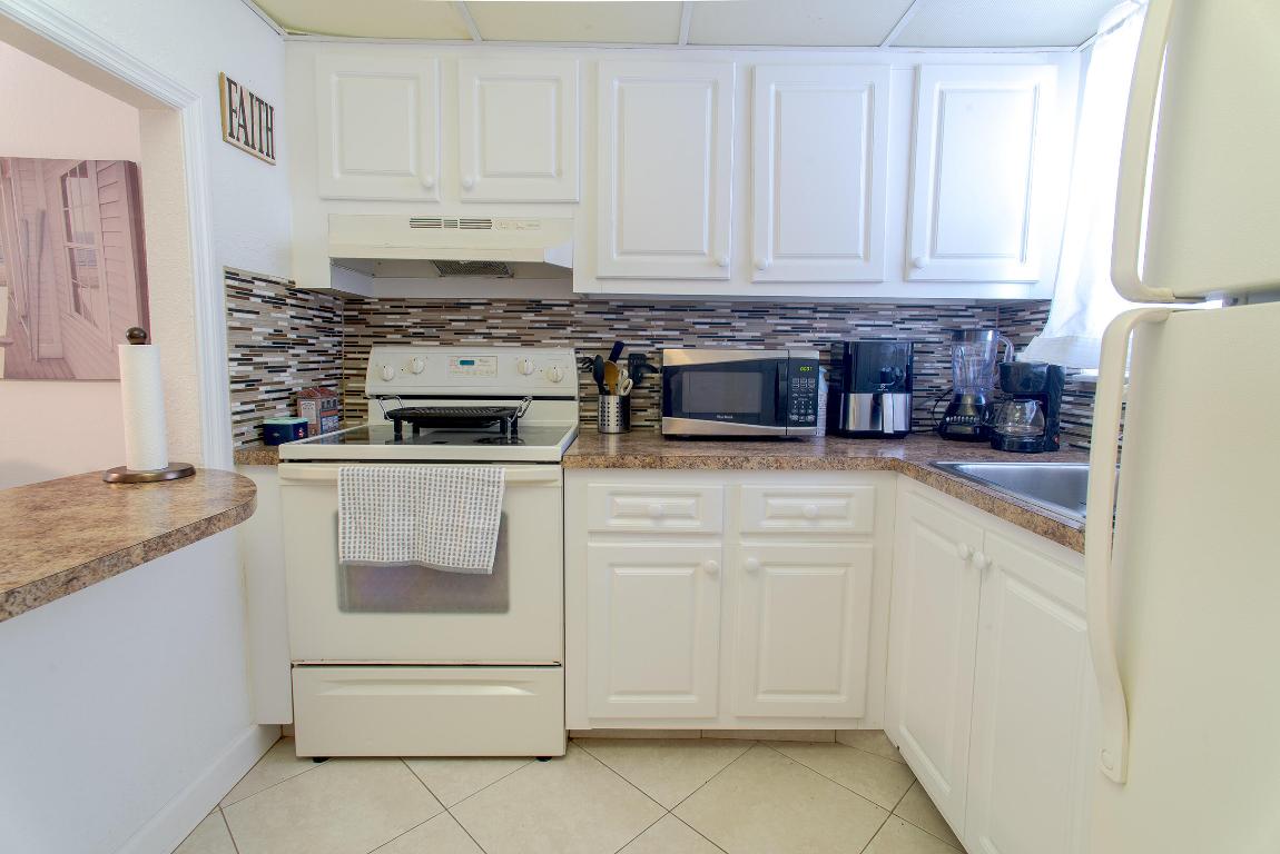 Located on the 2nd floor, this beautiful and freshly painted 1-bedroom, 1-bathroom condo offers a renovated and bright space. Featuring updated bathroom, a bright kitchen with a window, this home provides both comfort and elegance. Prime Location: Enjoy an exquisite location in the heart of Sunrise City. Don't miss out on this wonderful opportunity in a vibrant 55+ community! FULLY FURNISHED!!