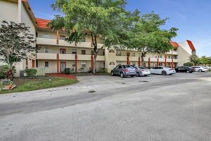 SUNRISE LAKES PHASE I - Residential
