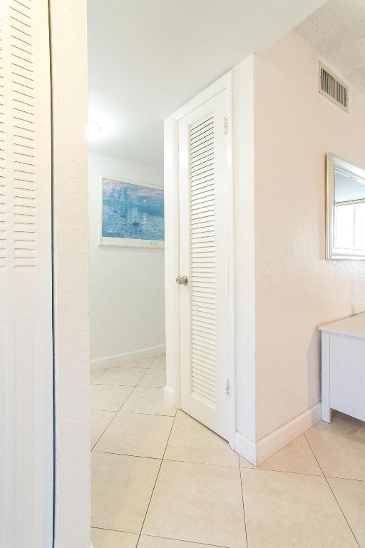 SUNRISE LAKES PHASE I - Residential