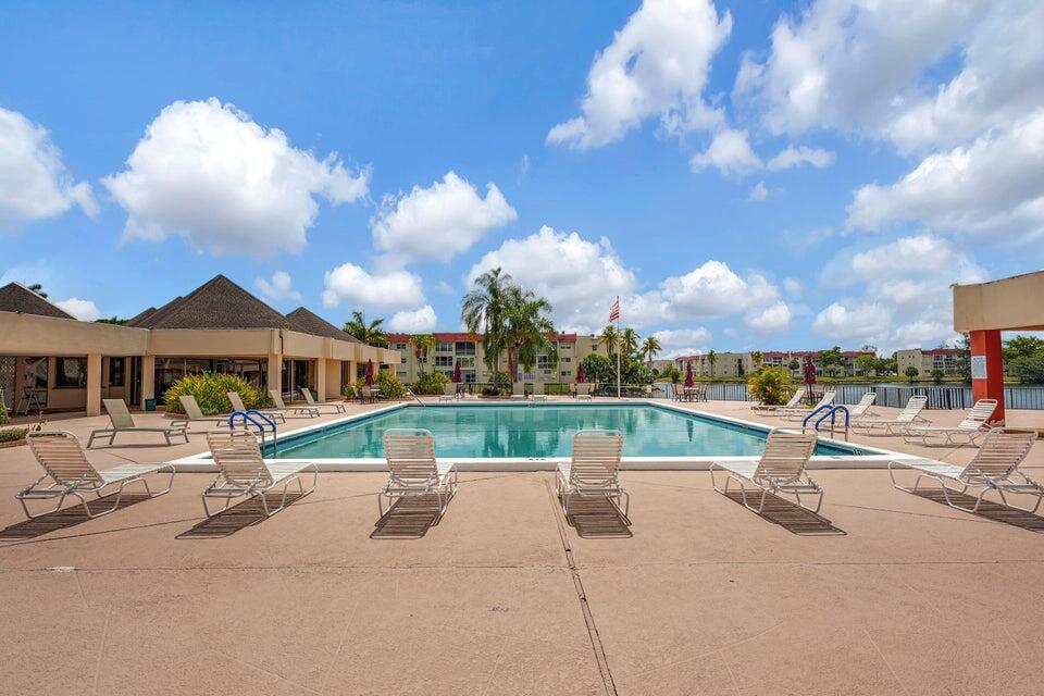 SUNRISE LAKES PHASE I - Residential