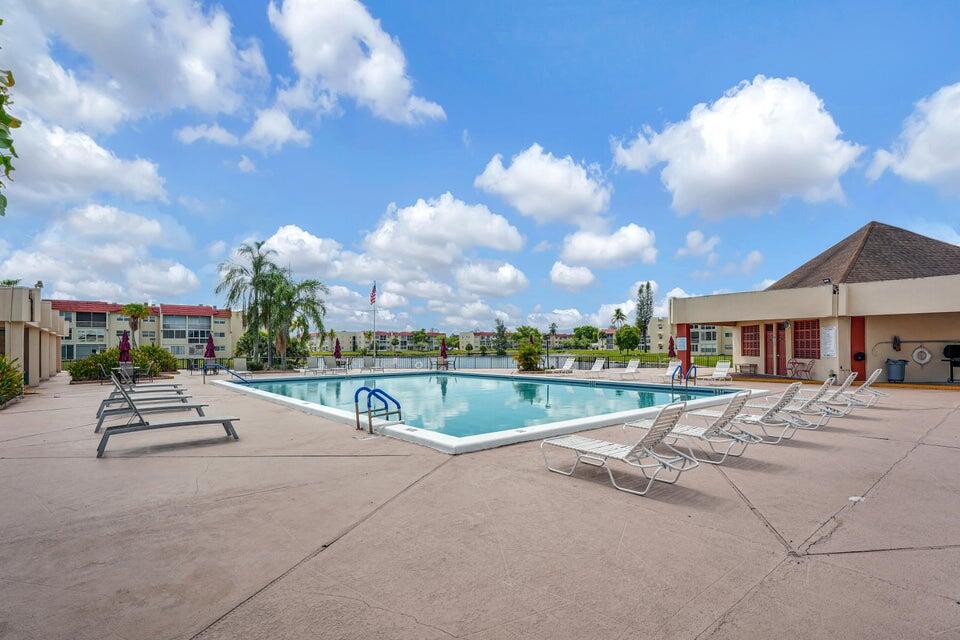 SUNRISE LAKES PHASE I - Residential