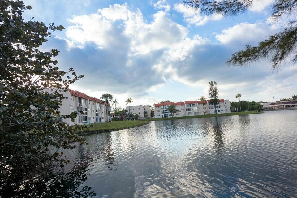 SUNRISE LAKES PHASE I - Residential
