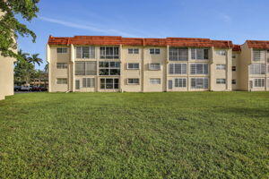 SUNRISE LAKES PHASE I - Residential