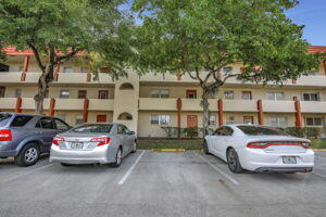 SUNRISE LAKES PHASE I - Residential